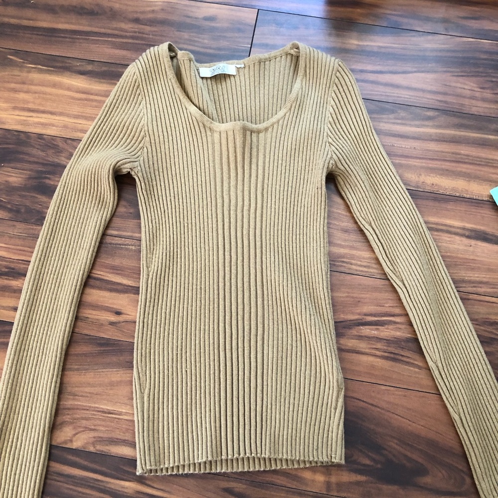 Long sleeve ribbed shirt